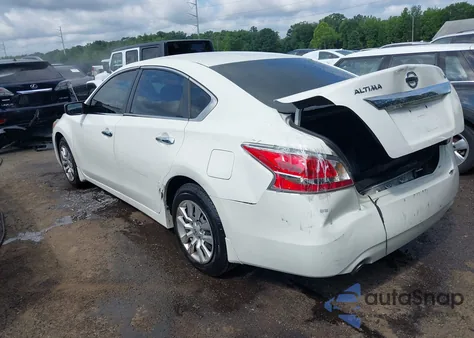 2015 Nissan Altima 2.5 S z USA, uszkodzony, nr VIN 1N4AL3AP9FC473868